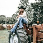FEATURED ARTISTS 659 LAURA CAROLINE 1