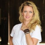 FEATURED ARTISTS 198 CASEY